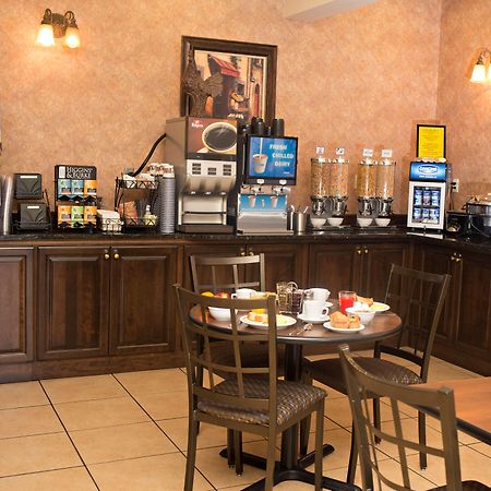 Best Western Plus Fredericton Hotel & Suites Esterno foto