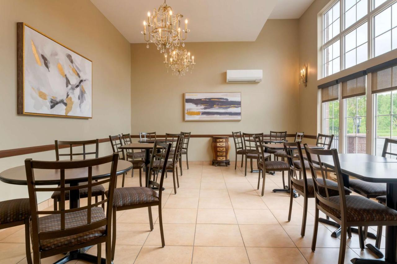 Best Western Plus Fredericton Hotel & Suites Esterno foto