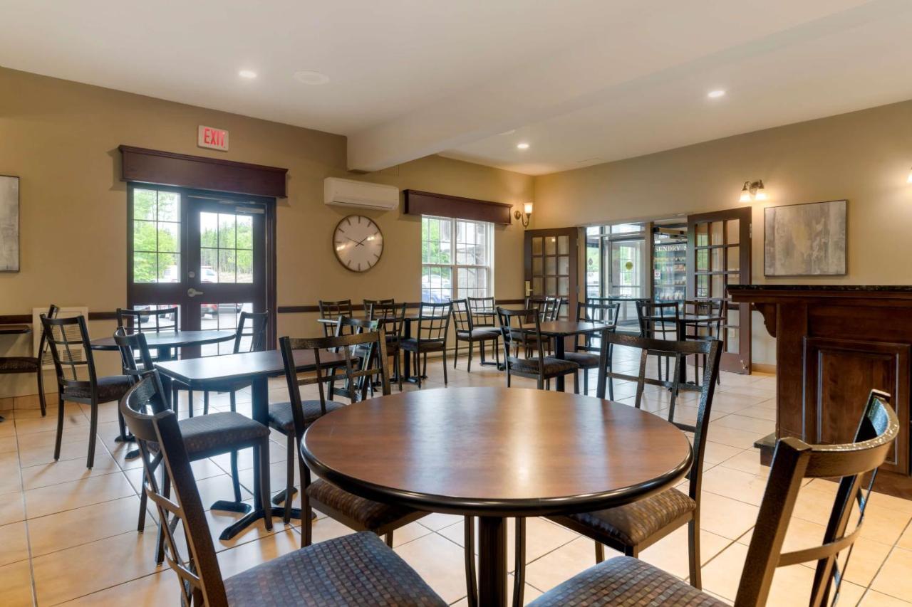 Best Western Plus Fredericton Hotel & Suites Esterno foto