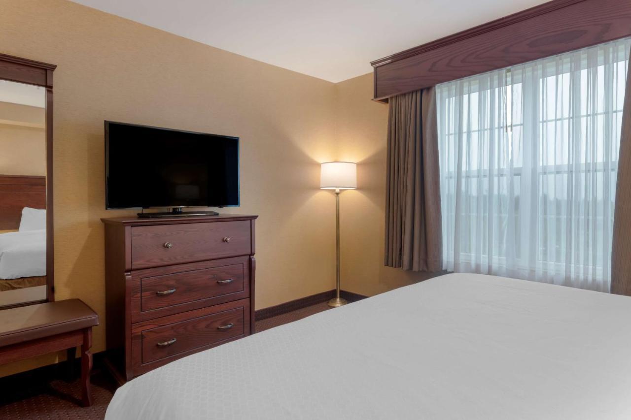 Best Western Plus Fredericton Hotel & Suites Esterno foto