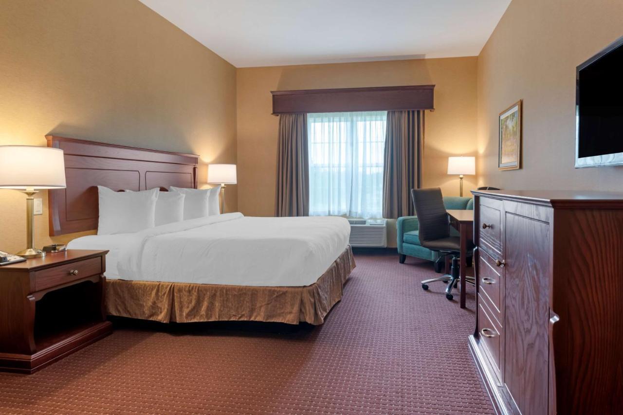 Best Western Plus Fredericton Hotel & Suites Esterno foto