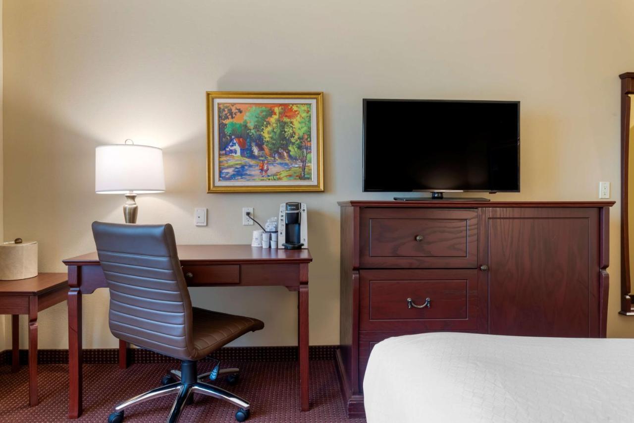 Best Western Plus Fredericton Hotel & Suites Esterno foto