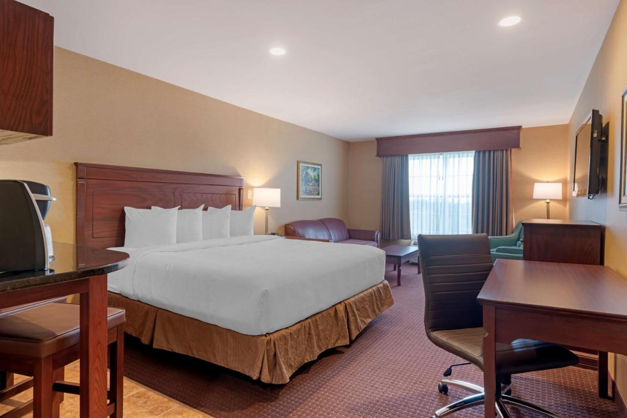 Best Western Plus Fredericton Hotel & Suites Esterno foto