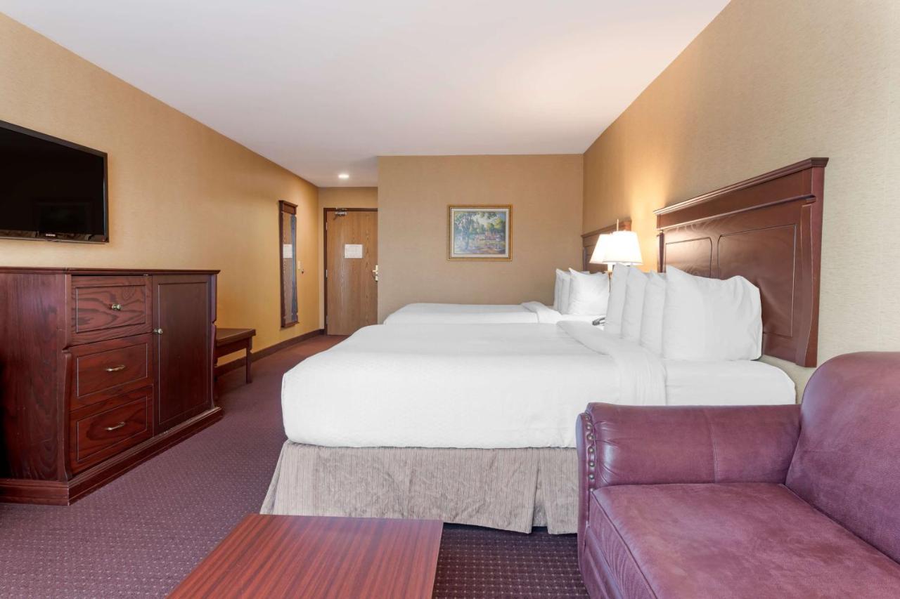 Best Western Plus Fredericton Hotel & Suites Esterno foto