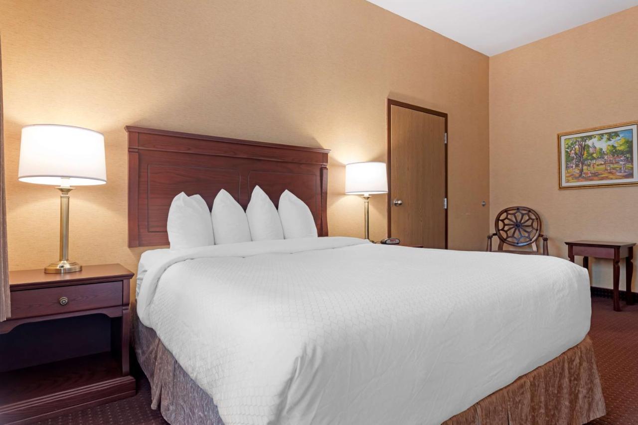 Best Western Plus Fredericton Hotel & Suites Esterno foto