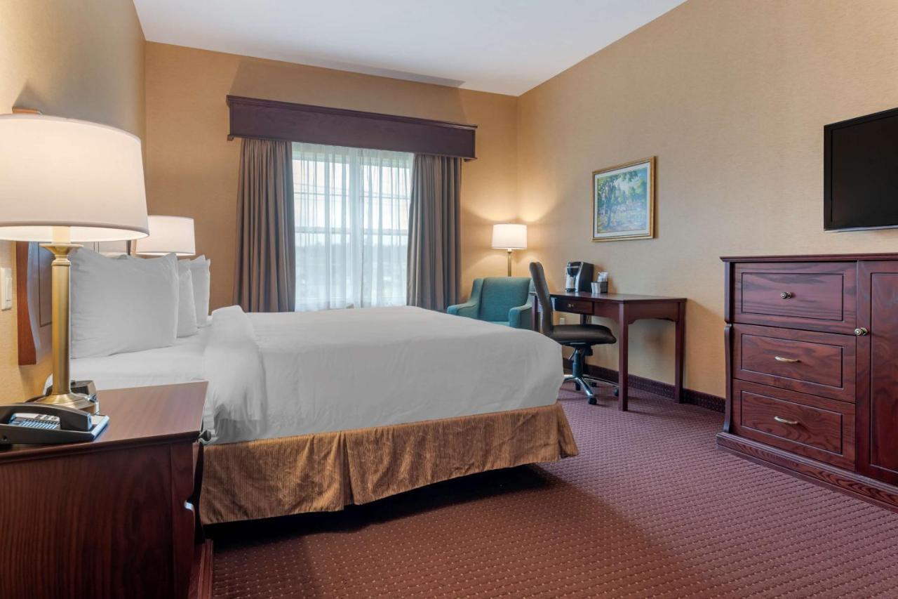 Best Western Plus Fredericton Hotel & Suites Esterno foto