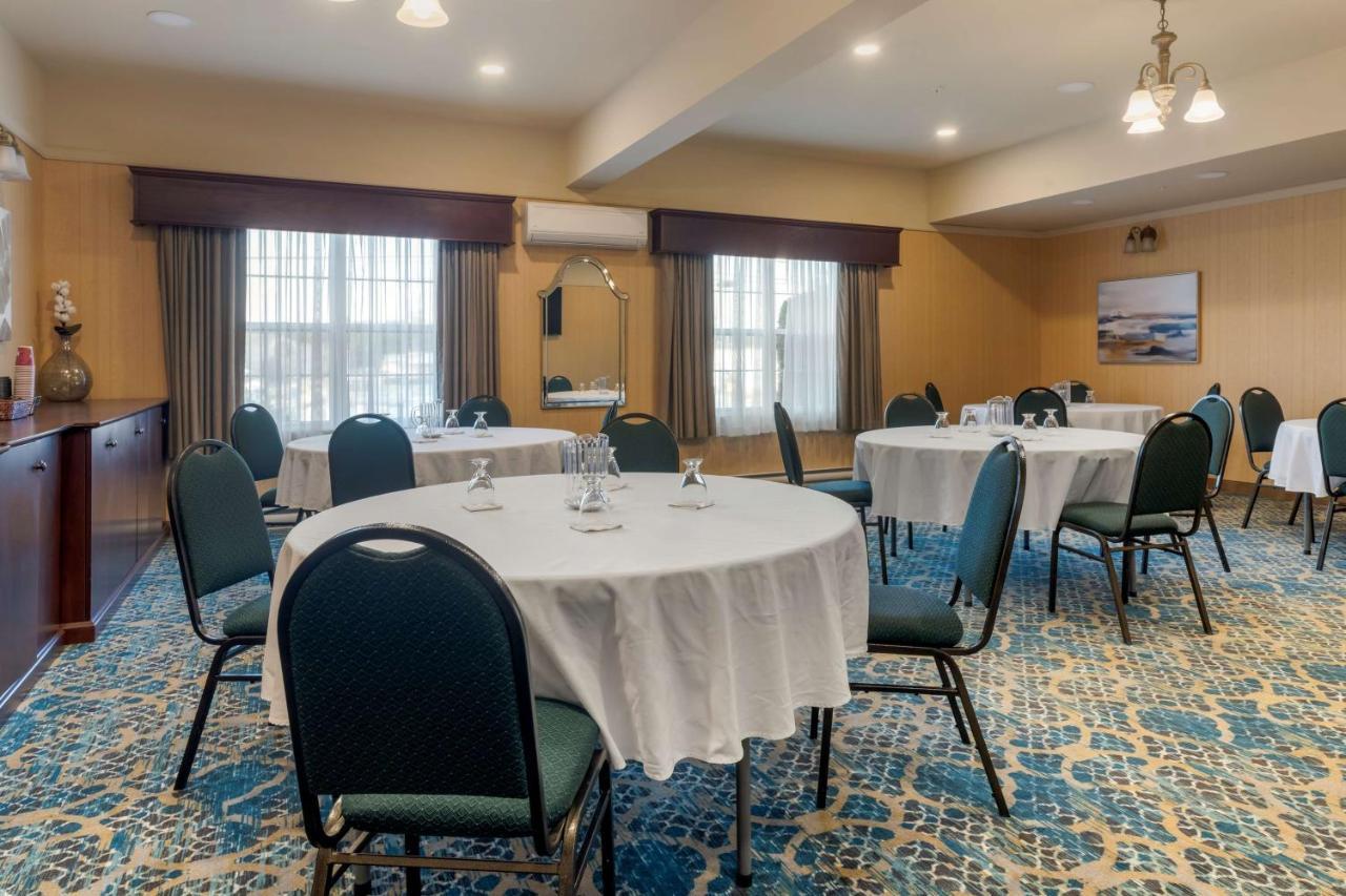 Best Western Plus Fredericton Hotel & Suites Esterno foto