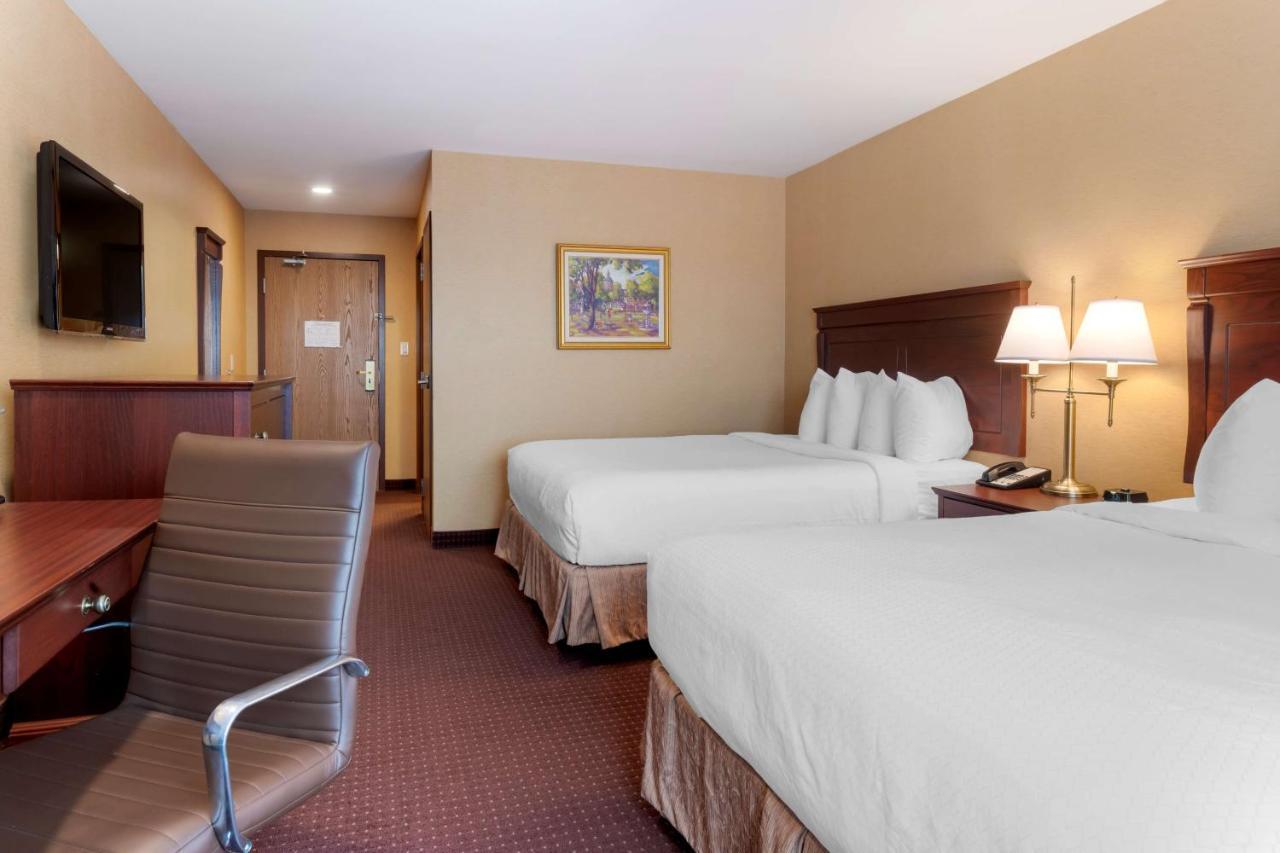 Best Western Plus Fredericton Hotel & Suites Esterno foto