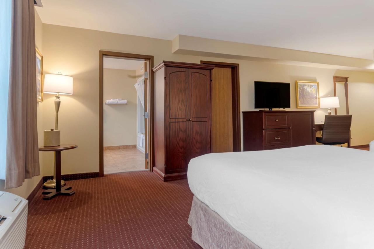 Best Western Plus Fredericton Hotel & Suites Esterno foto