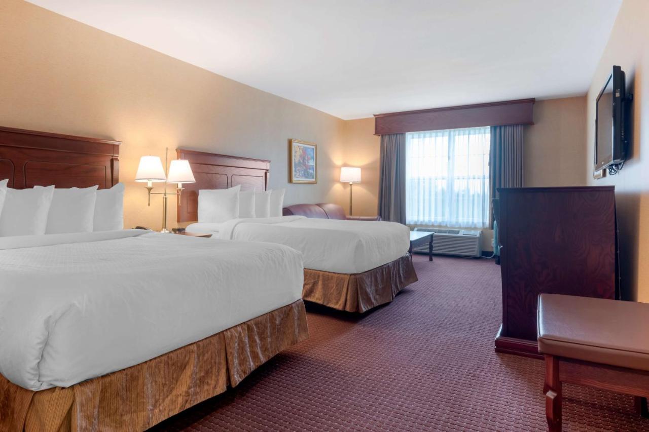 Best Western Plus Fredericton Hotel & Suites Esterno foto