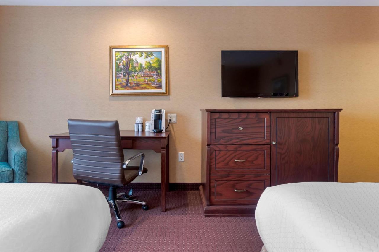 Best Western Plus Fredericton Hotel & Suites Esterno foto