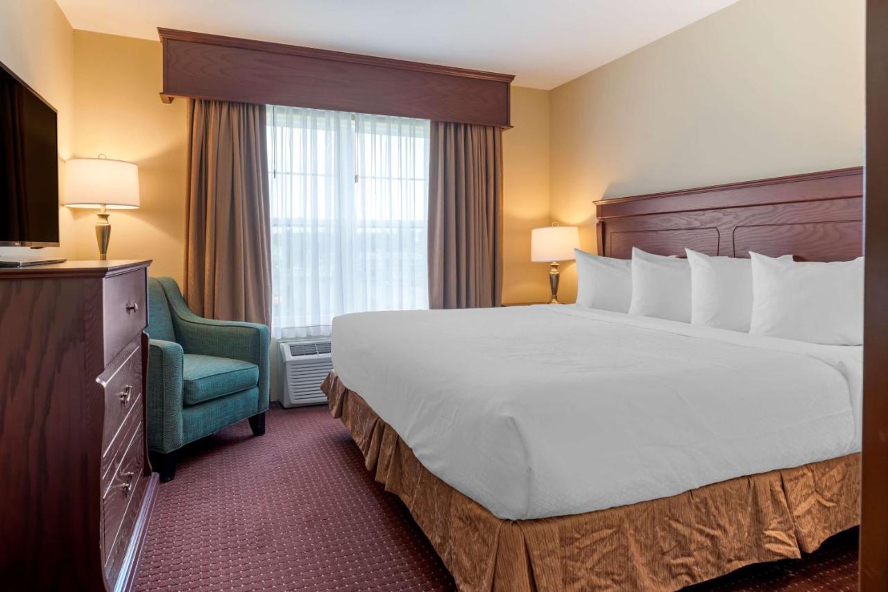 Best Western Plus Fredericton Hotel & Suites Esterno foto