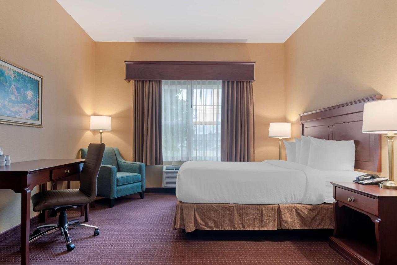 Best Western Plus Fredericton Hotel & Suites Esterno foto