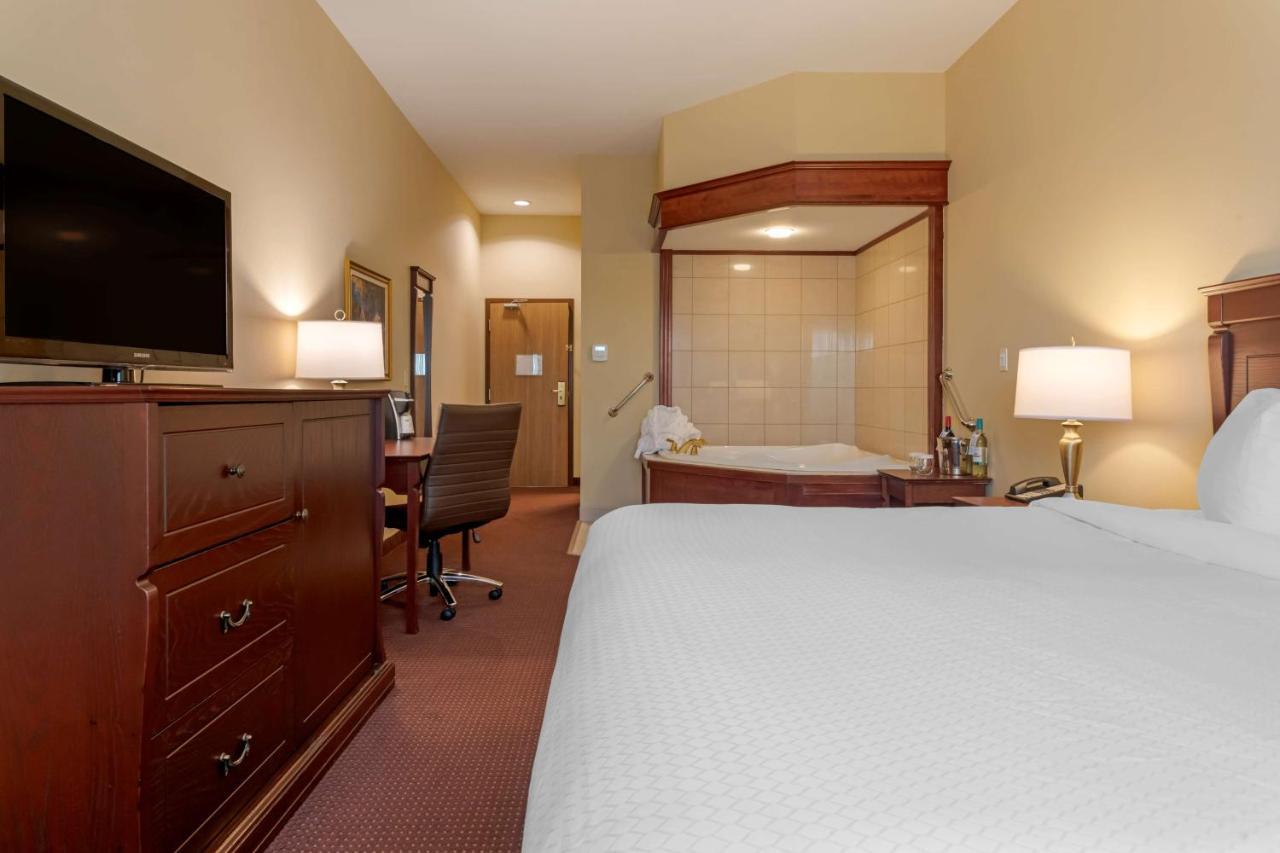 Best Western Plus Fredericton Hotel & Suites Esterno foto
