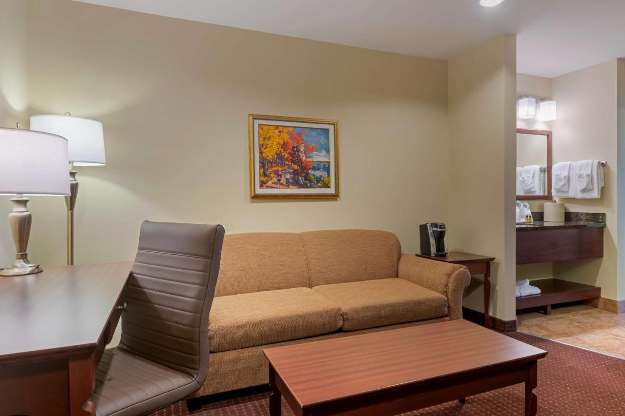 Best Western Plus Fredericton Hotel & Suites Esterno foto