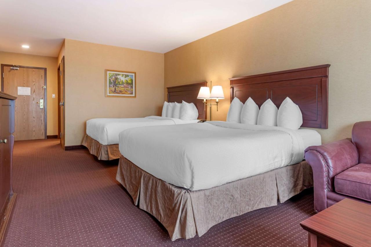 Best Western Plus Fredericton Hotel & Suites Esterno foto