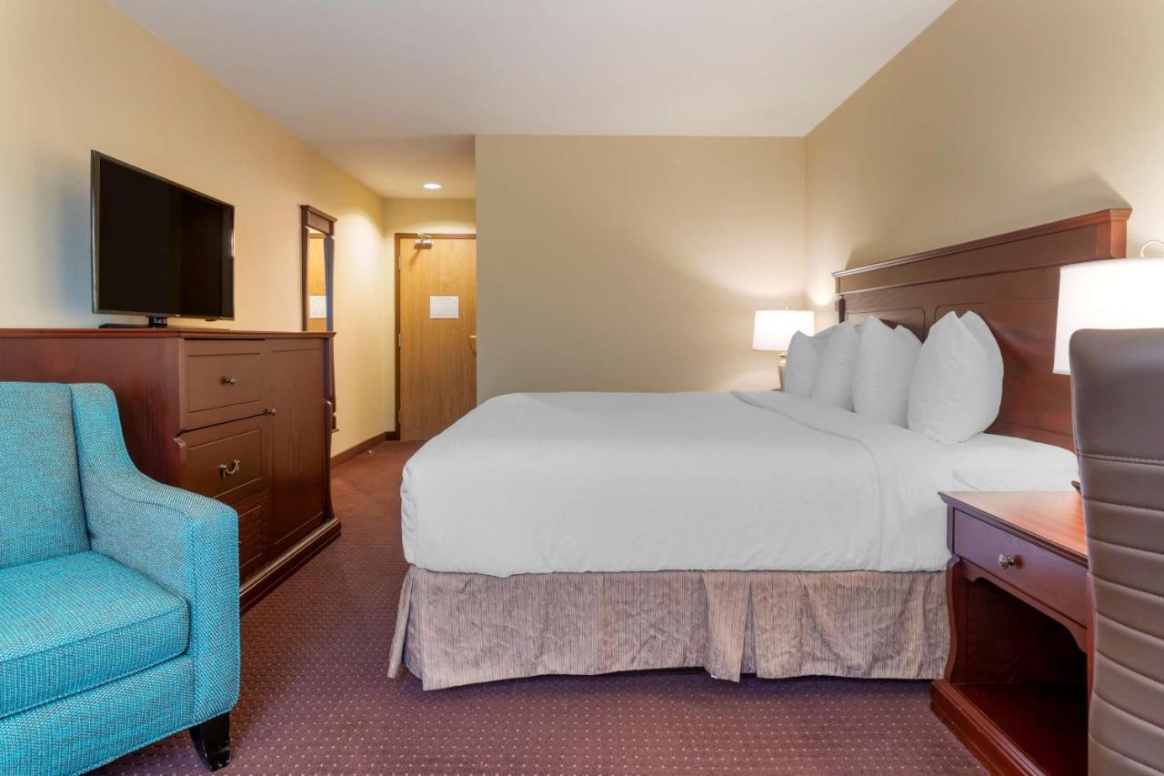 Best Western Plus Fredericton Hotel & Suites Esterno foto