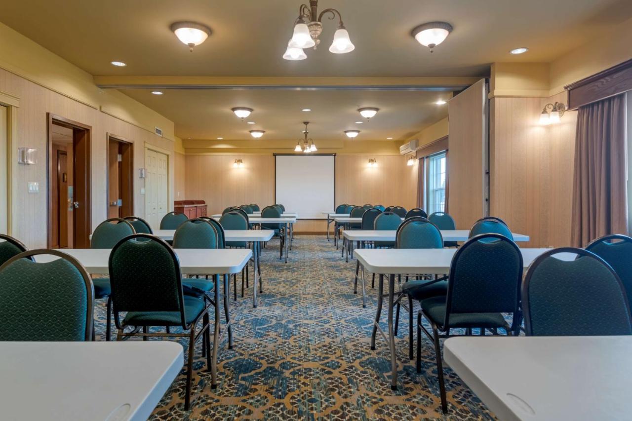 Best Western Plus Fredericton Hotel & Suites Esterno foto