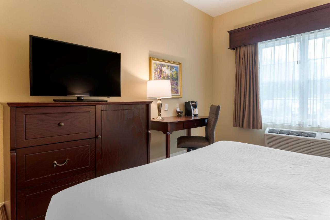 Best Western Plus Fredericton Hotel & Suites Esterno foto