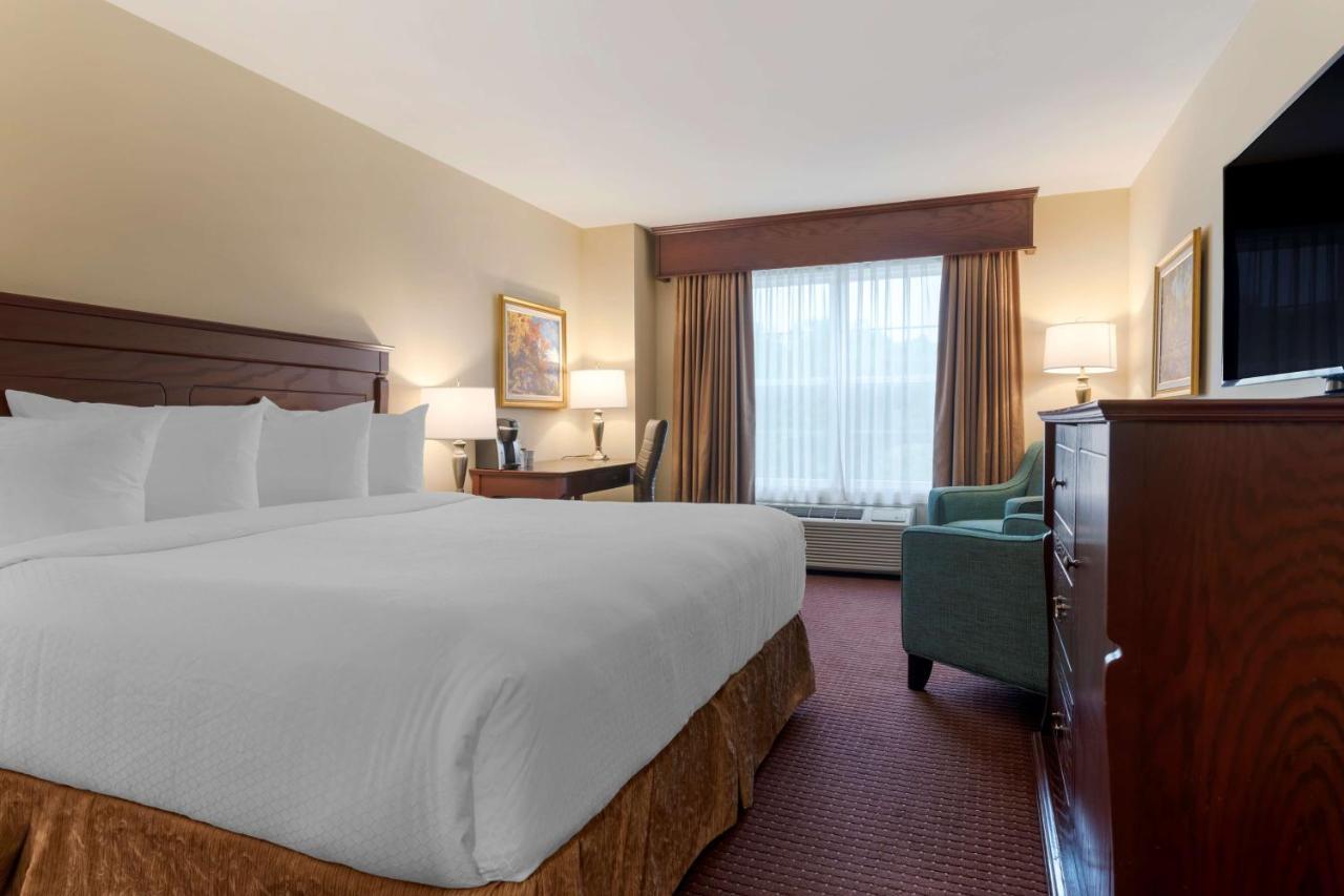 Best Western Plus Fredericton Hotel & Suites Esterno foto