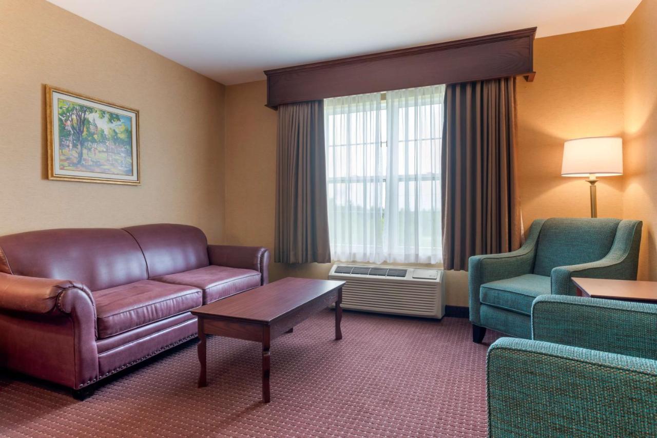 Best Western Plus Fredericton Hotel & Suites Esterno foto