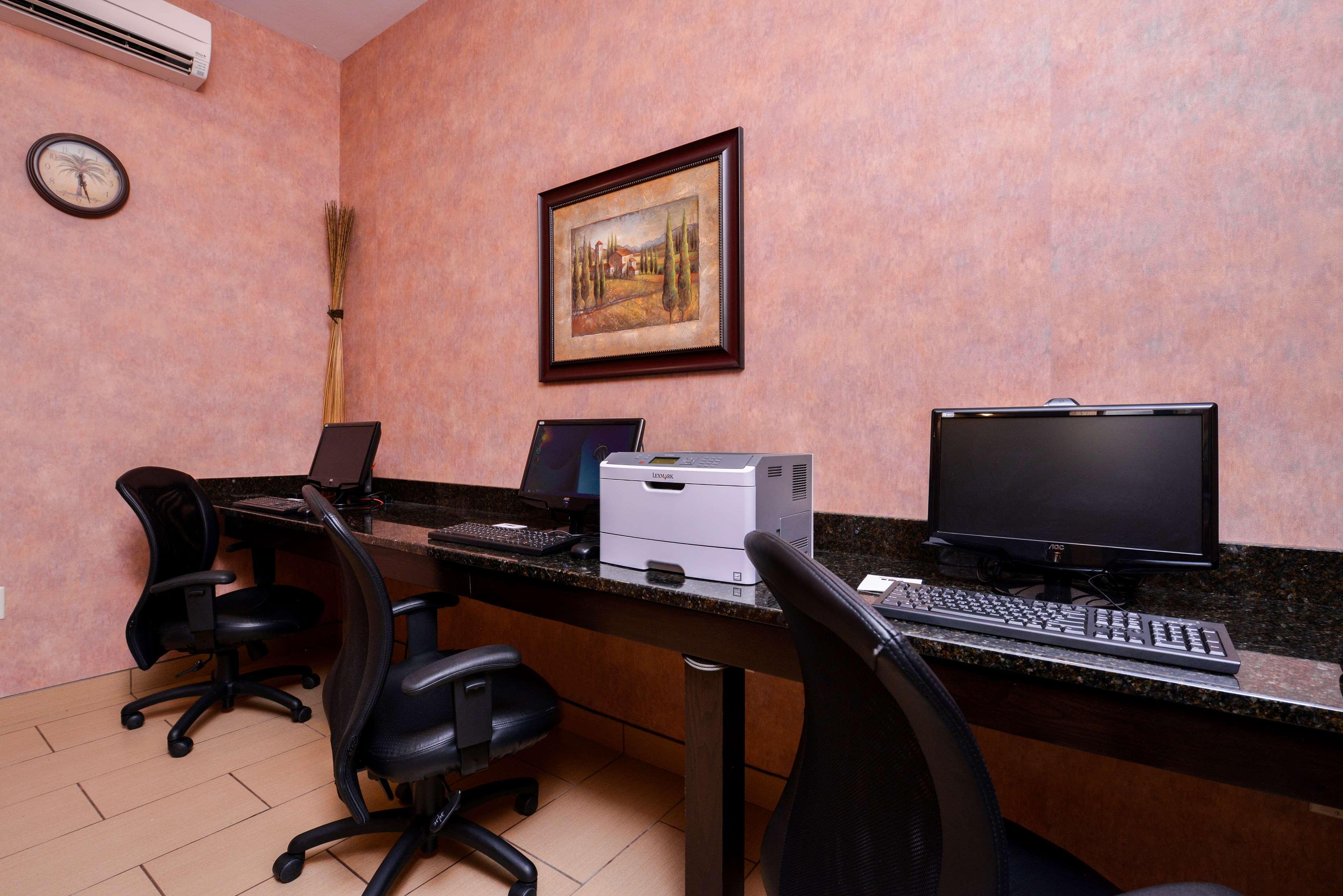 Best Western Plus Fredericton Hotel & Suites Esterno foto